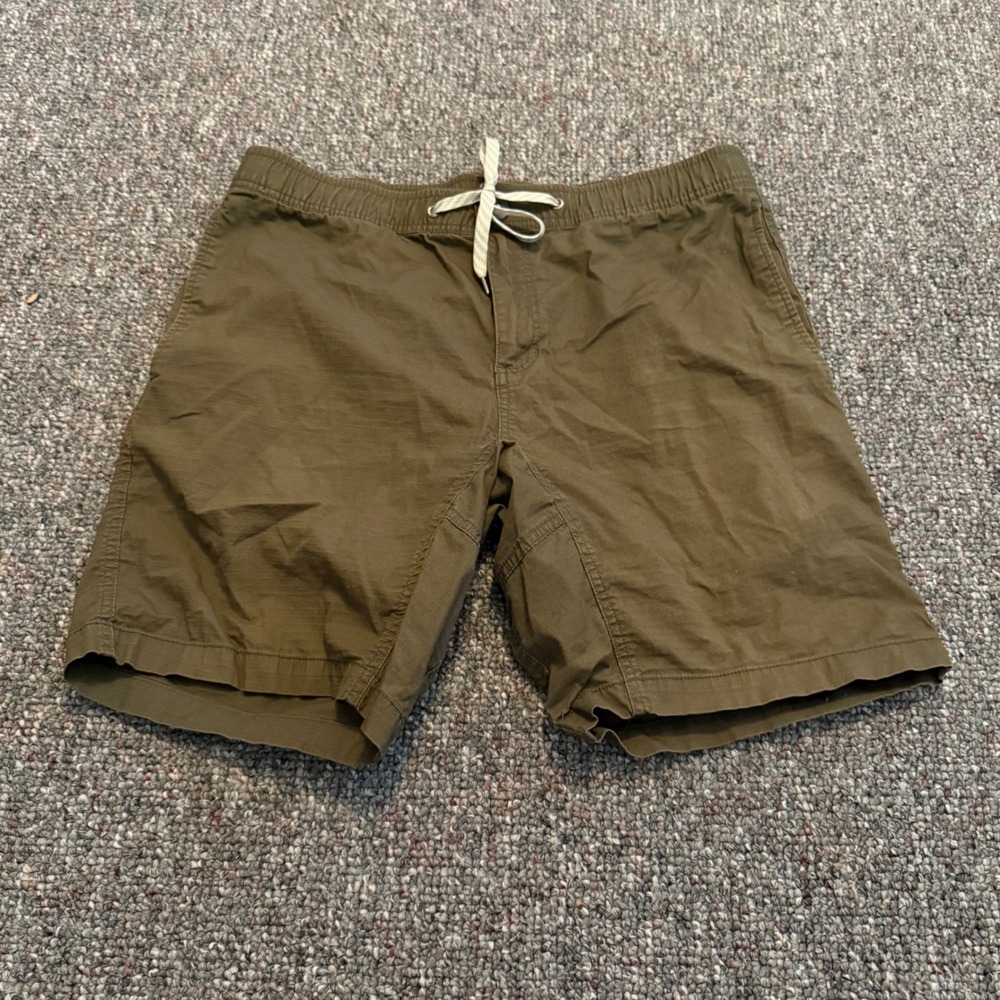 Vuori Men Large Olive Green Cargo Pocket Stretch Shorts Drawstring‎ Casual